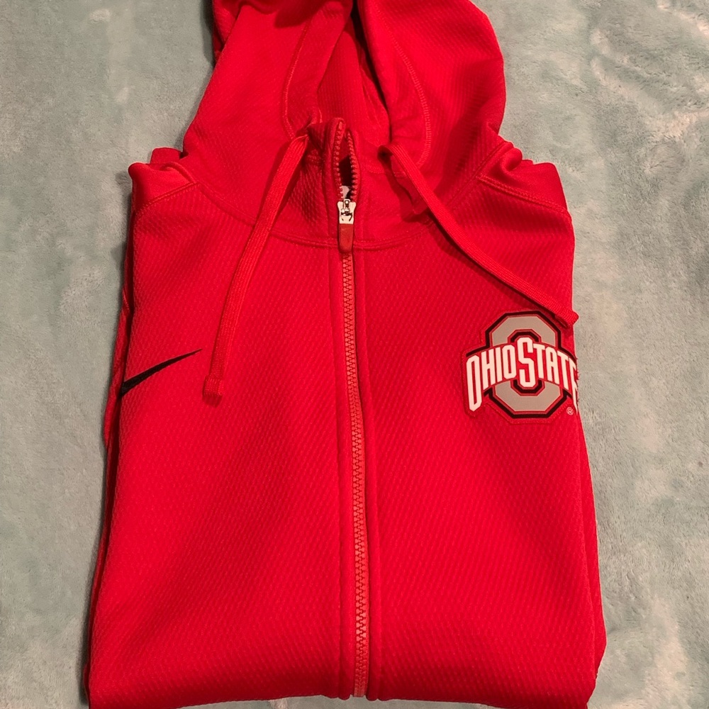 New without tags Nike Therma-fit L Red zip hoody.